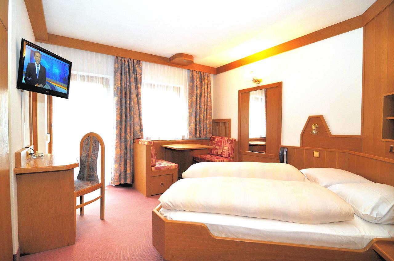Pension Alpenhof San Leonardo in Passiria Eksteriør billede